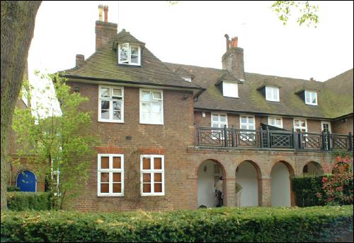 02 Reynolds Close a